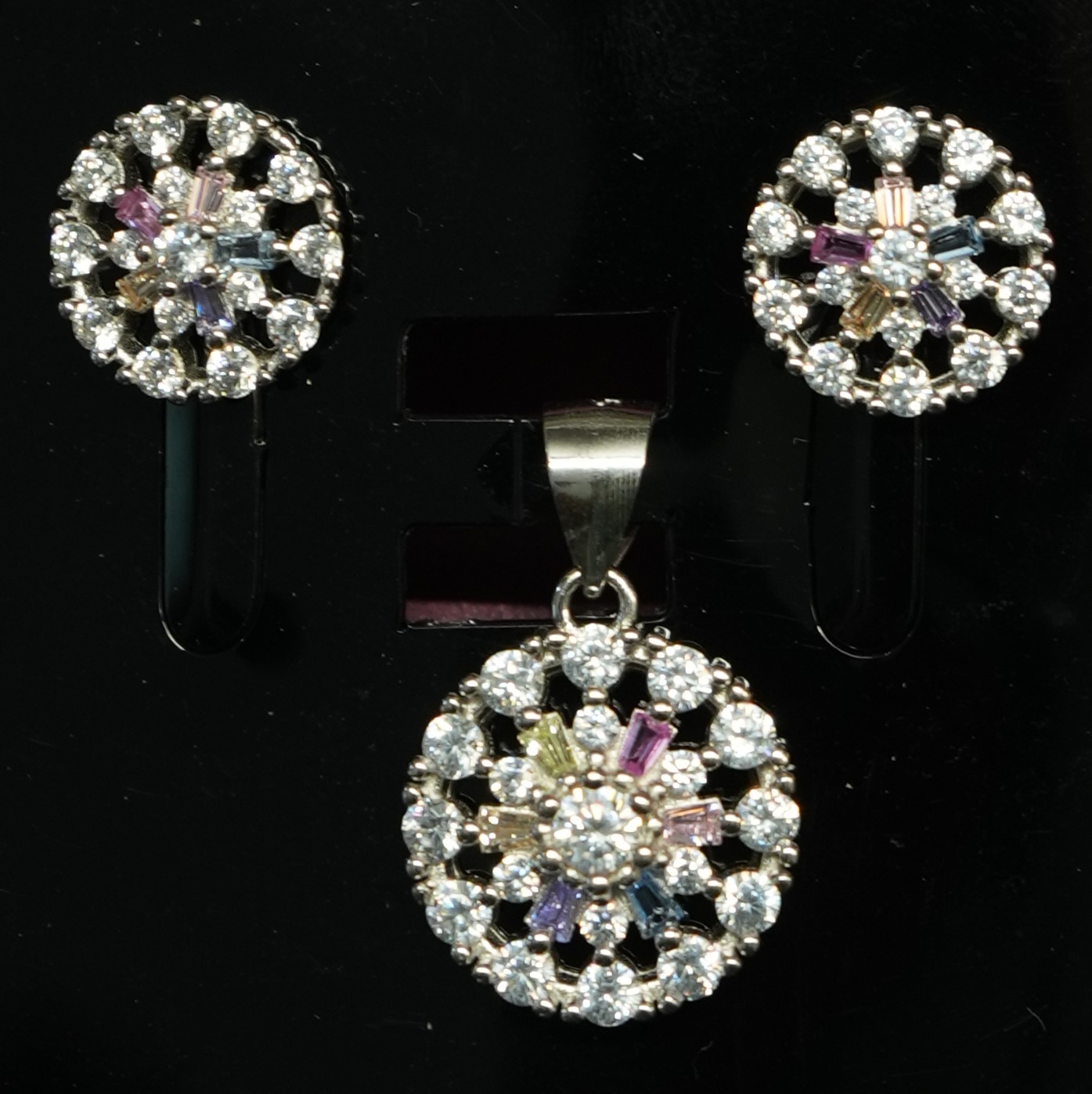 Glimmer Flora 925 floral 925 sterling silver necklace pendant close up