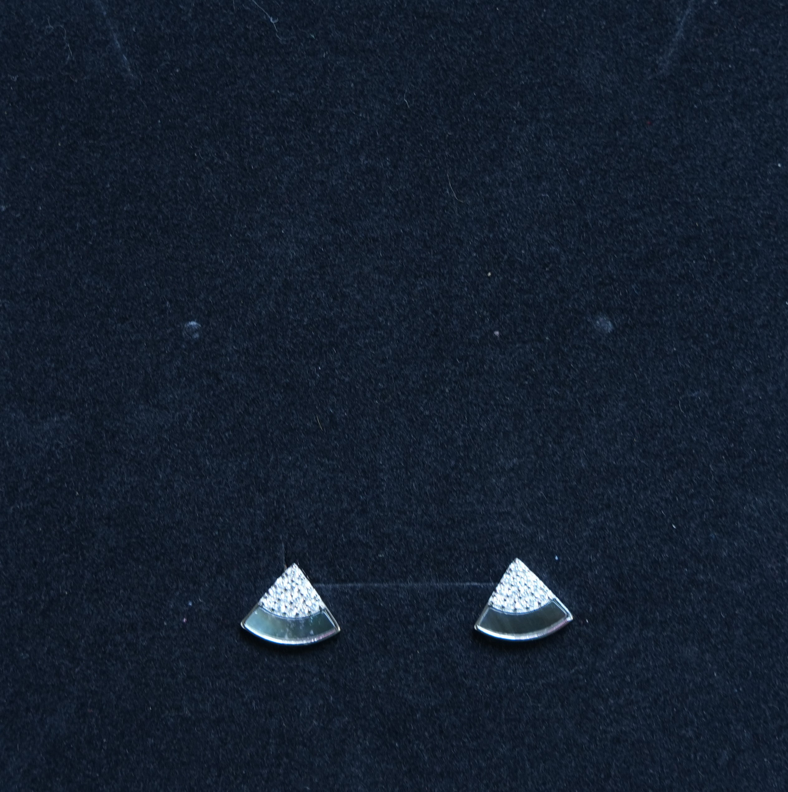 Minimalist Vertex Glow 925 Silver Stud Earrings for Men and Women